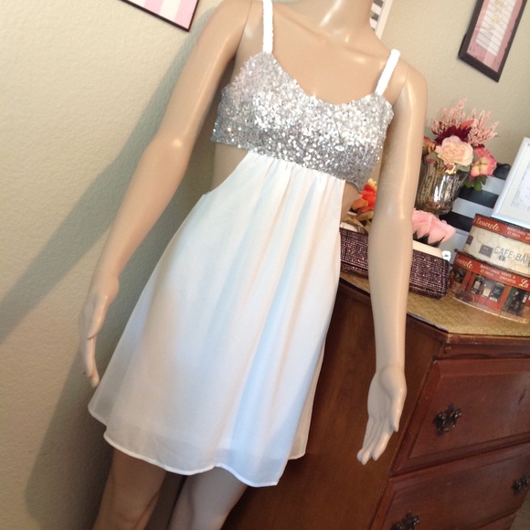 Gorgeous dress with white skirt and sequins P040 - Picture 4 of 8